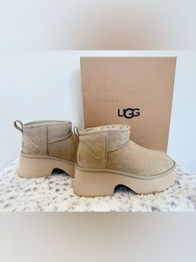 UGG Classic Ultra Mini New Heights
Platform Boot
